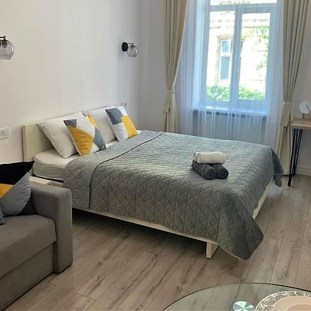 Iris Apartment On Popovich Lviv Extérieur photo