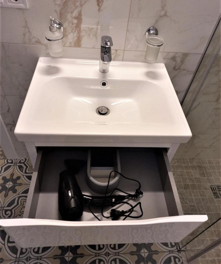 Iris Apartment On Popovich Lviv Extérieur photo