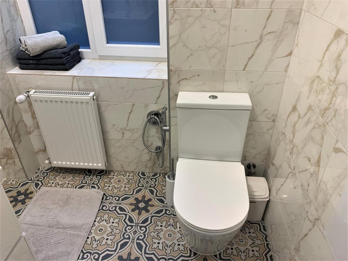 Iris Apartment On Popovich Lviv Extérieur photo