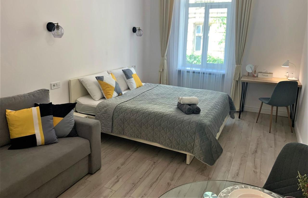 Iris Apartment On Popovich Lviv Extérieur photo