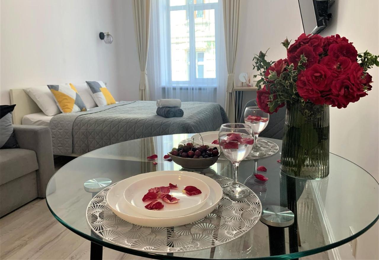 Iris Apartment On Popovich Lviv Extérieur photo