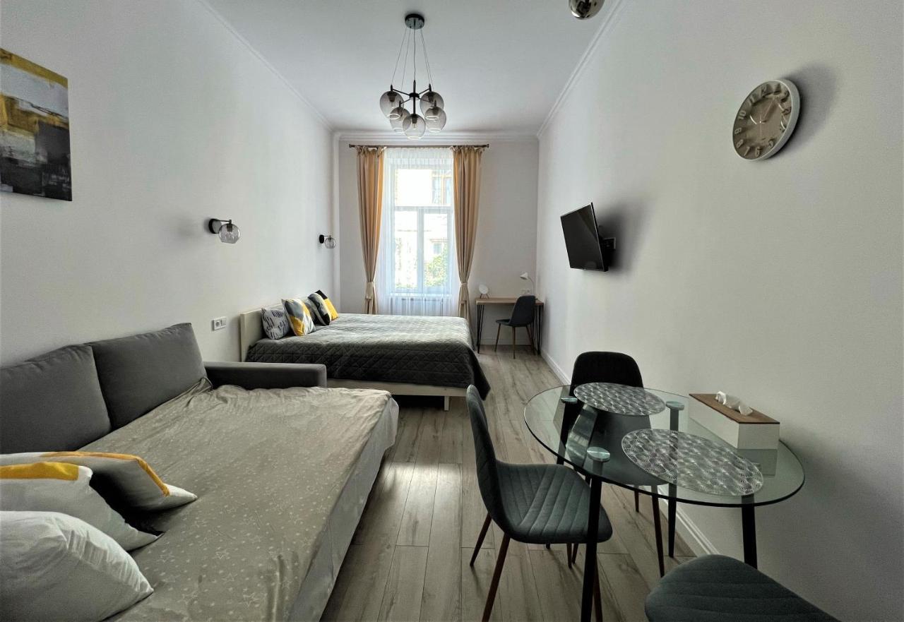 Iris Apartment On Popovich Lviv Extérieur photo